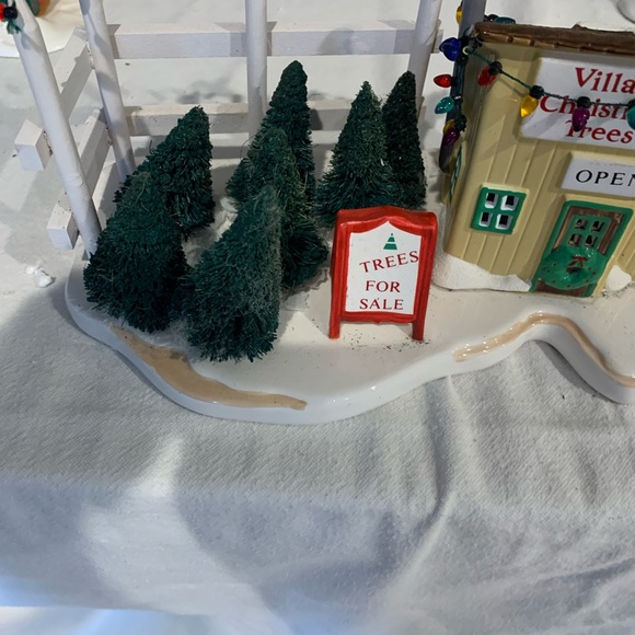 Snow Village - Tree Lot  (In original box) - Picture 1 of 2